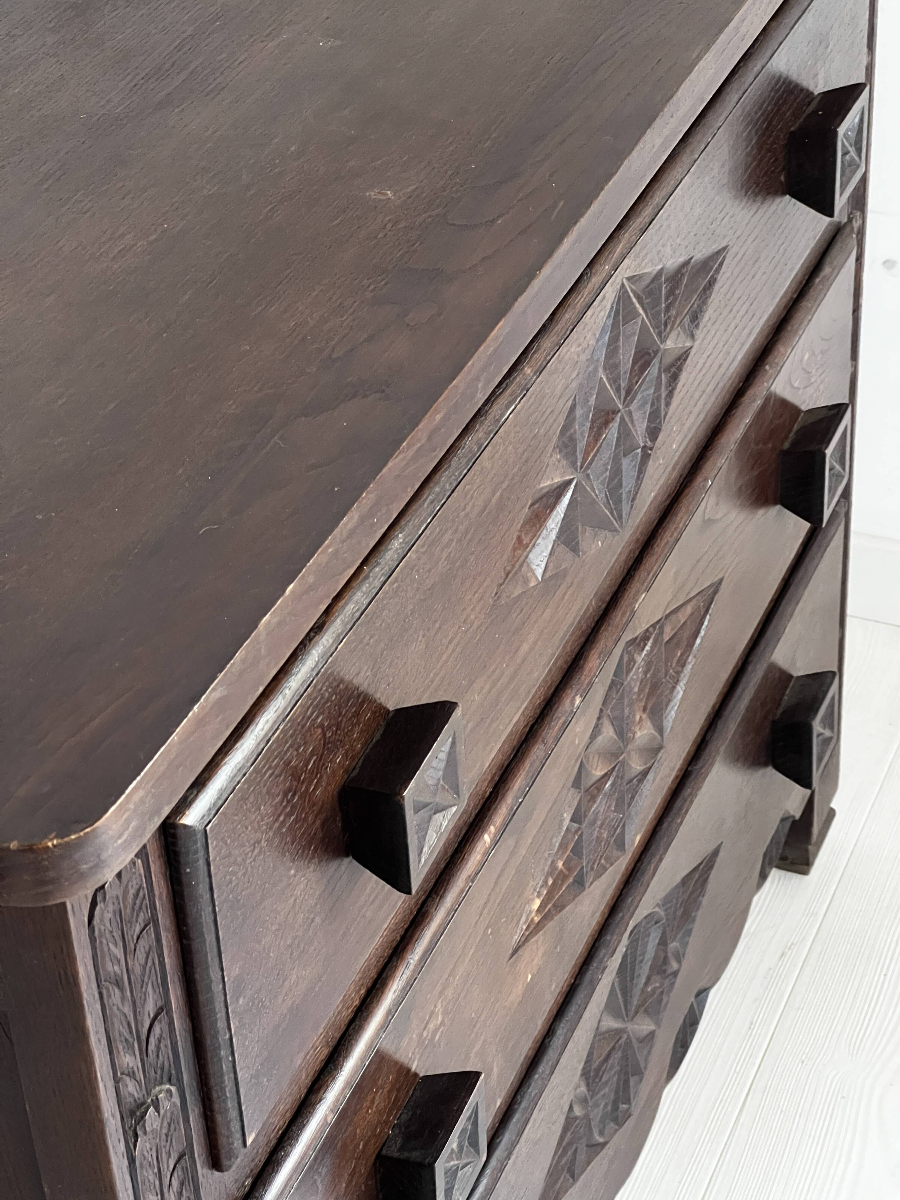 Commode Basque