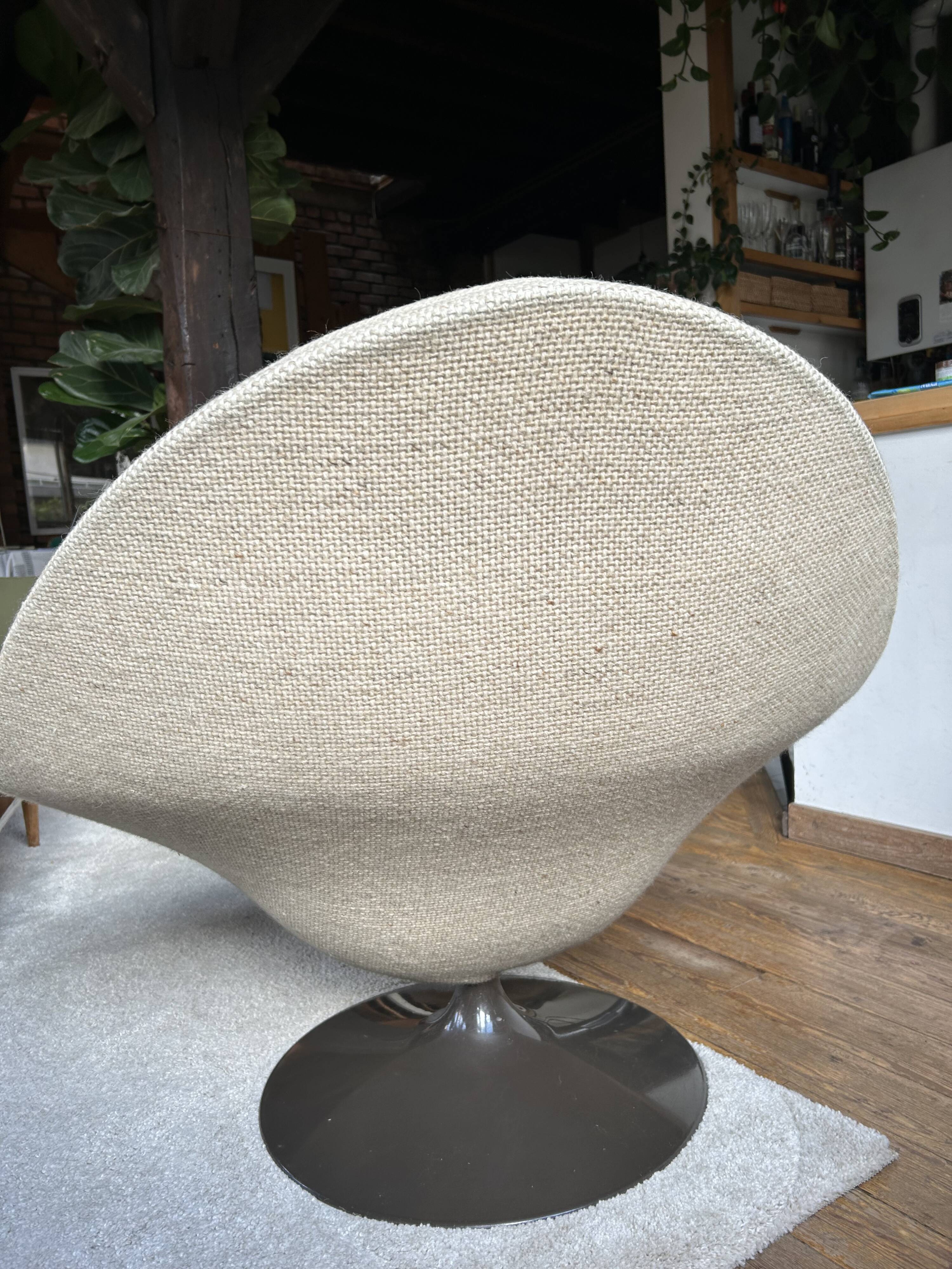 Pierre Paulin F422 Artifort Swivel Globe Armchairs