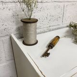 Commode pieds compas patinée