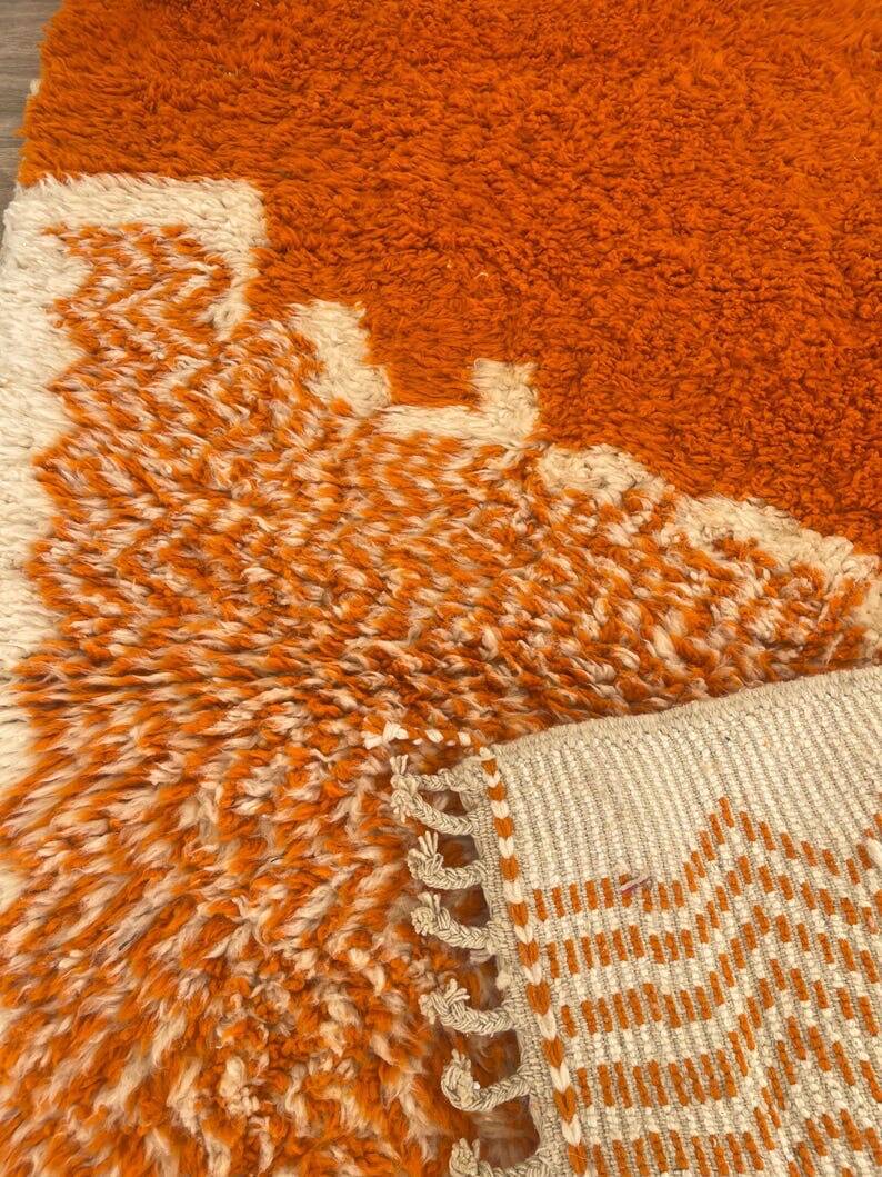 Handmade pure wool rug, size 150x250 cm.