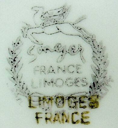 Suite de six tasses à thé et leurs sous-tasses en porcelaine par Singer, Limoges