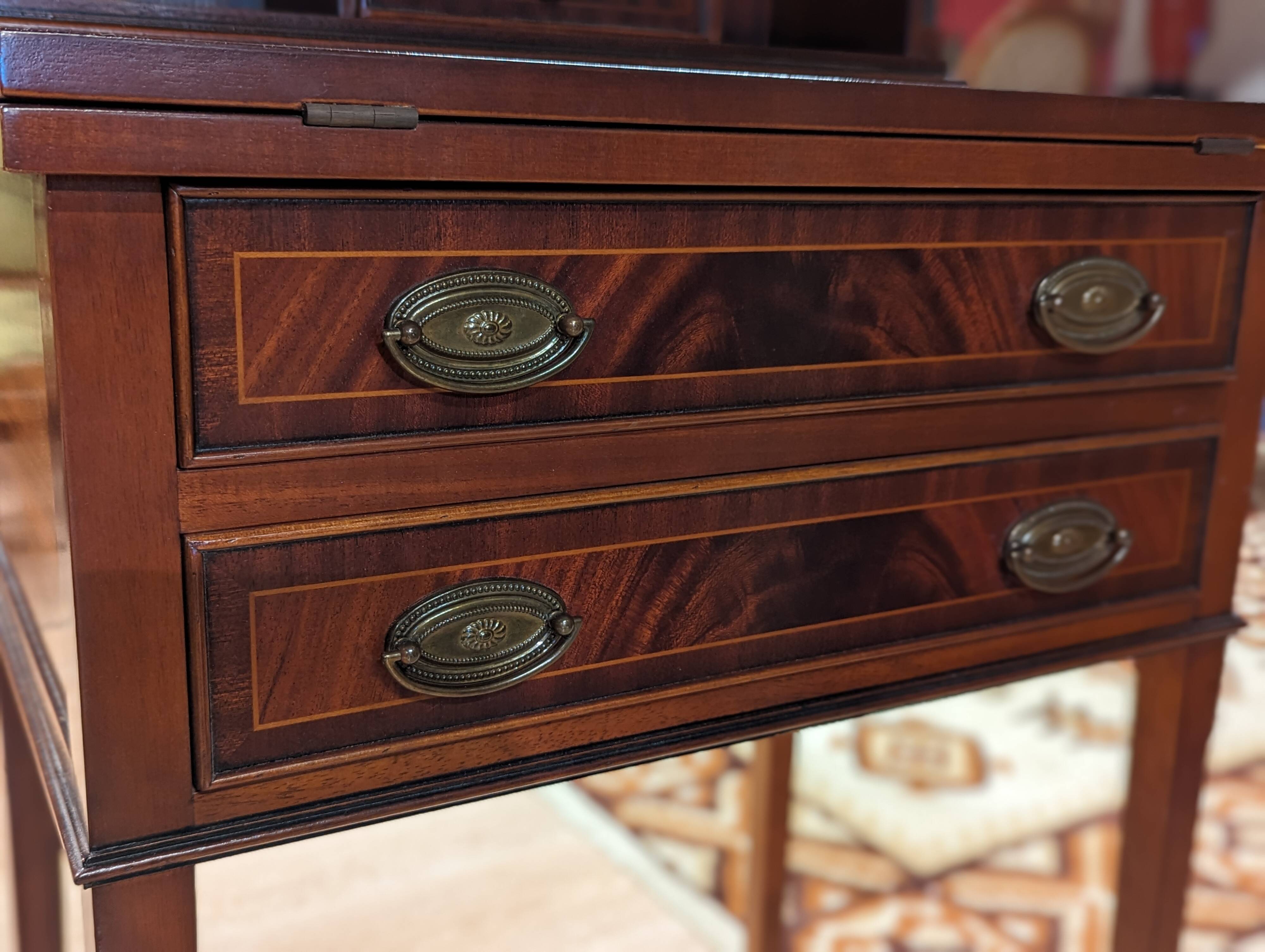Small mahogany happiness of the day desk