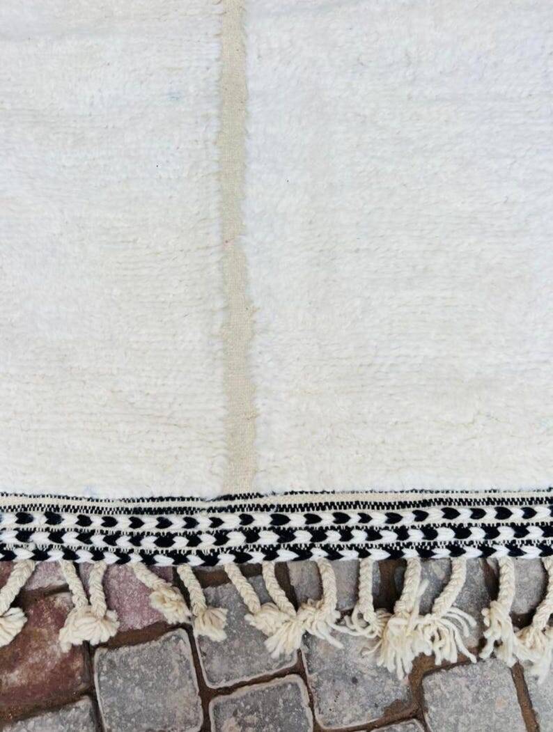Traditional handmade Berber carpet 250cmx150cm