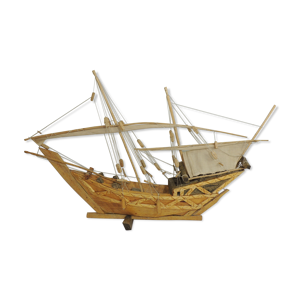 Maquette bateau en bois exotique,