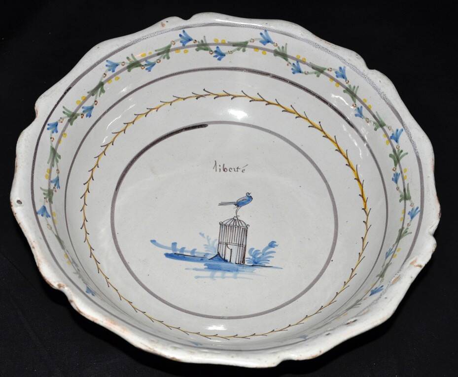 Nevers earthenware bowl with revolutionary decoration, 18th century