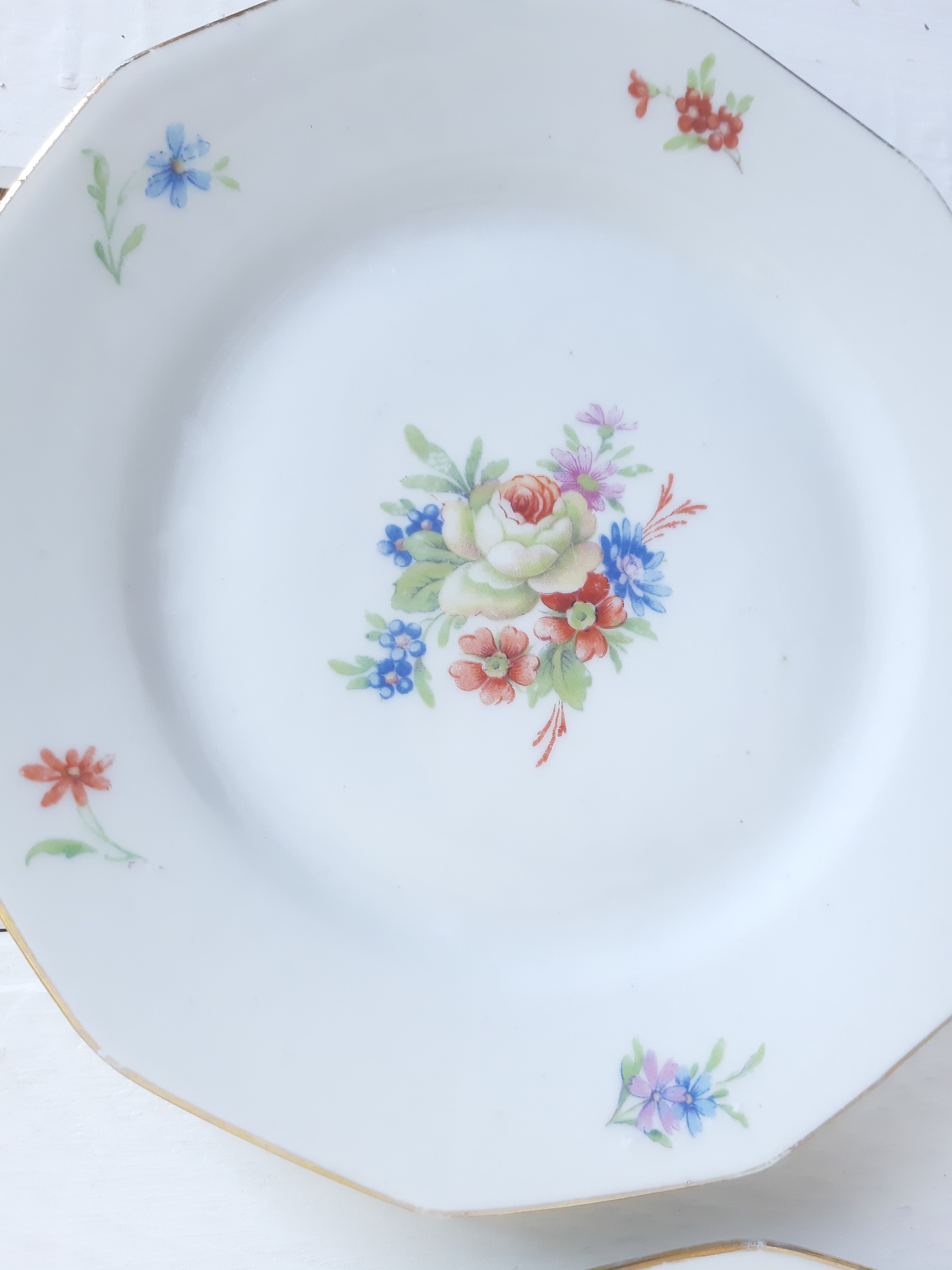 4 assiettes à dessert