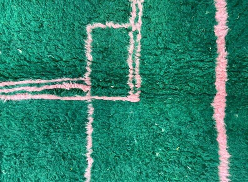 Hand-woven green wool rug, size 150 x 150 cm