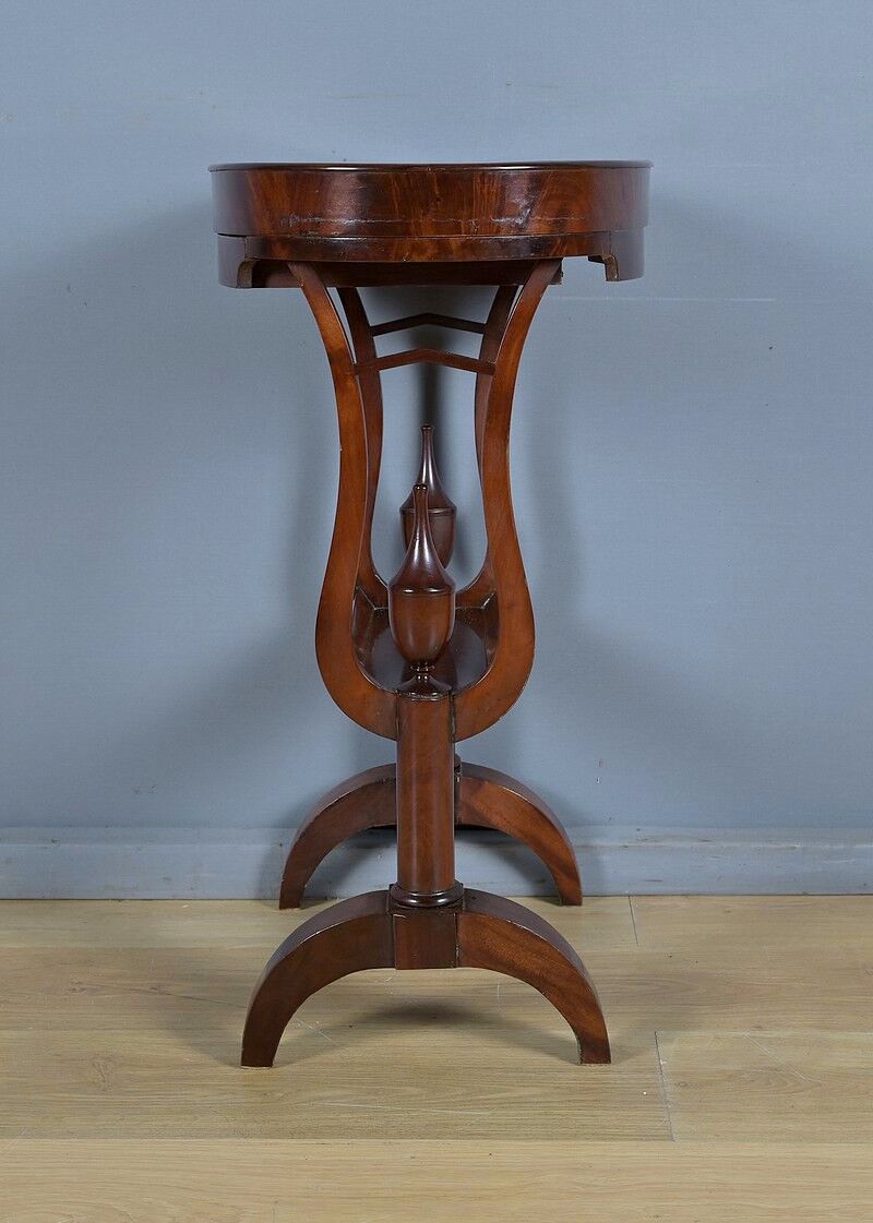Mahogany burl catch-all table, Empire period – early 19th century