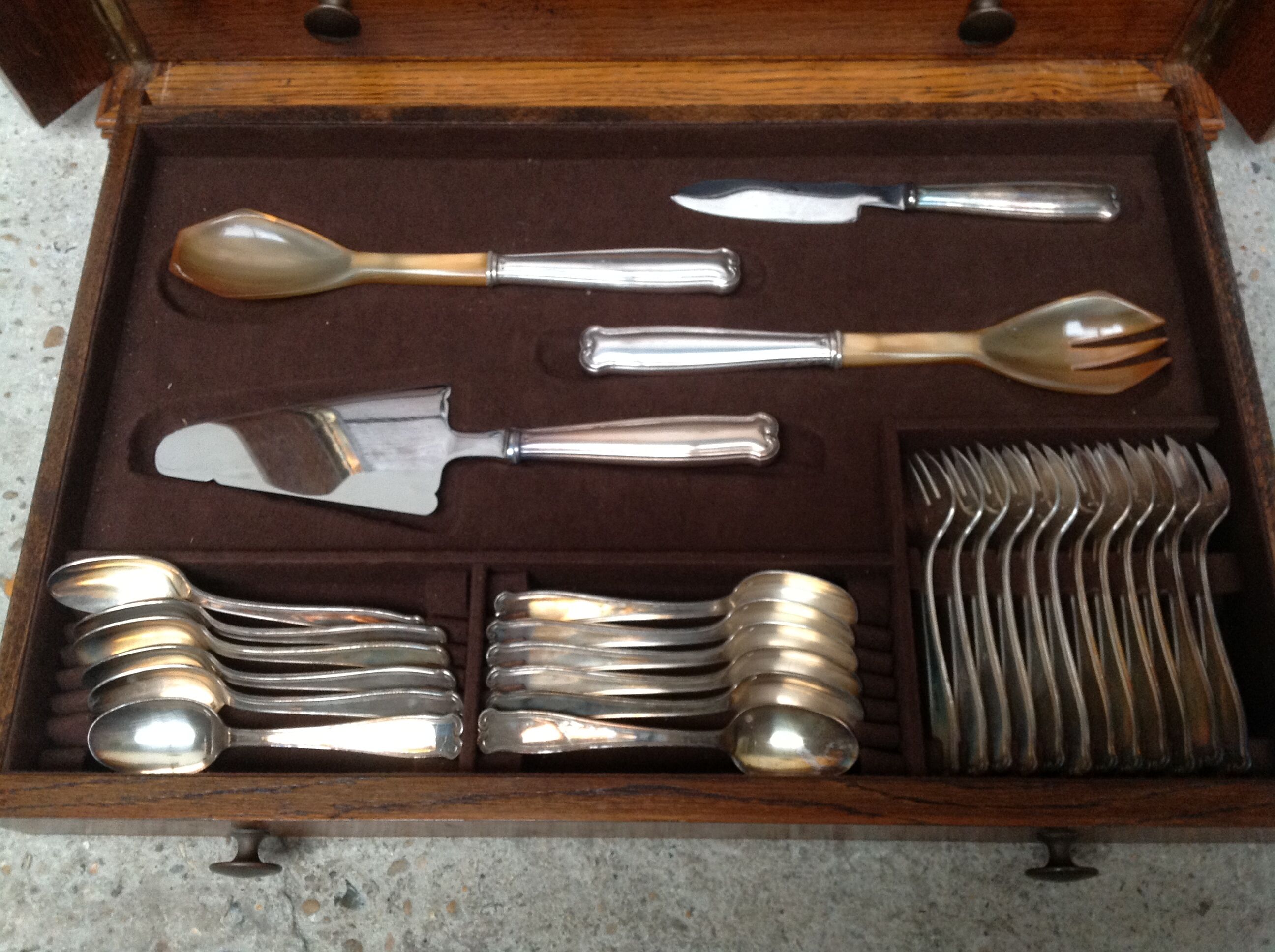 Ménagère Apollonox 186 pieces en métal argenté dans coffret bois