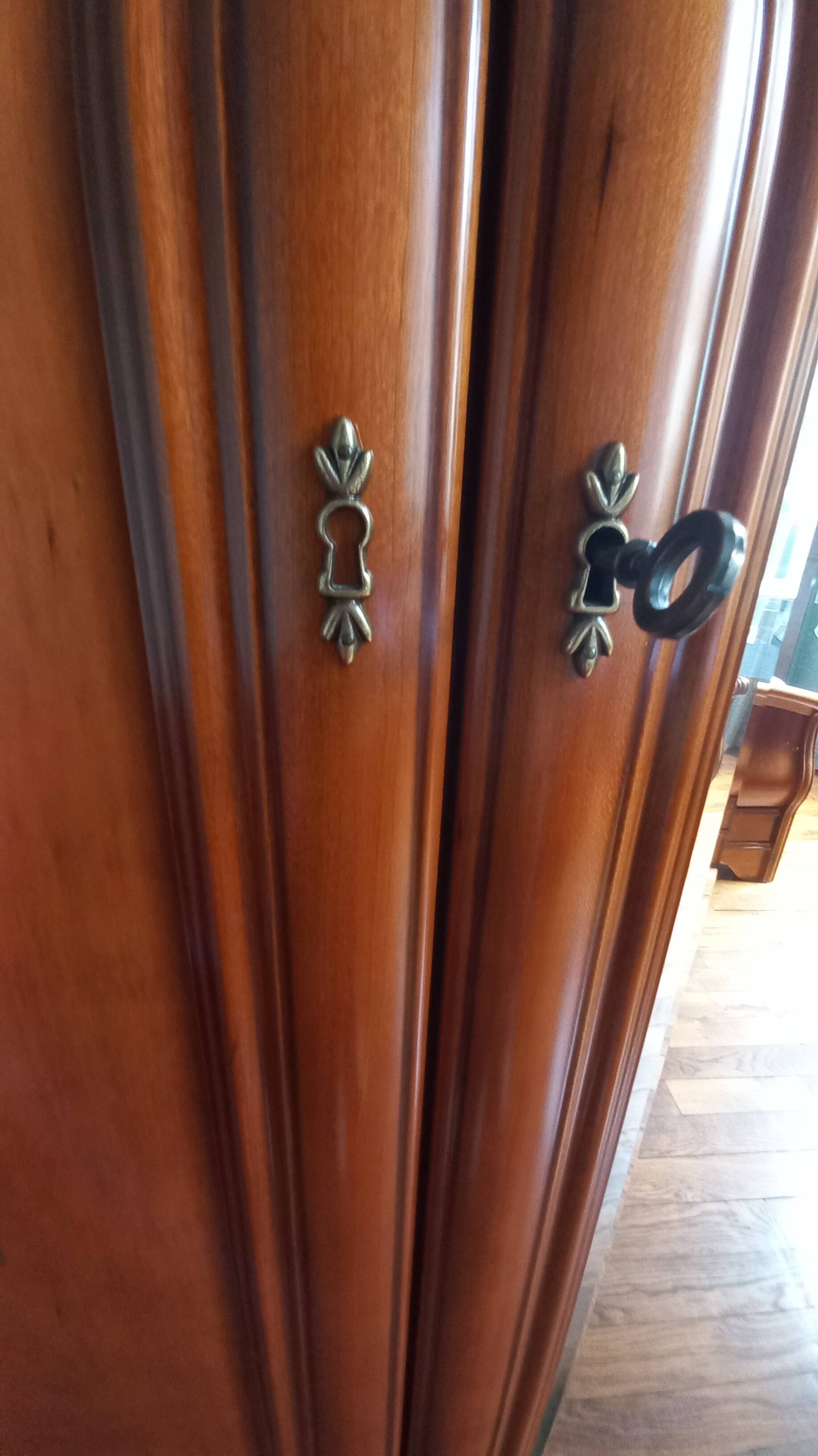 Armoire Louis Philippe