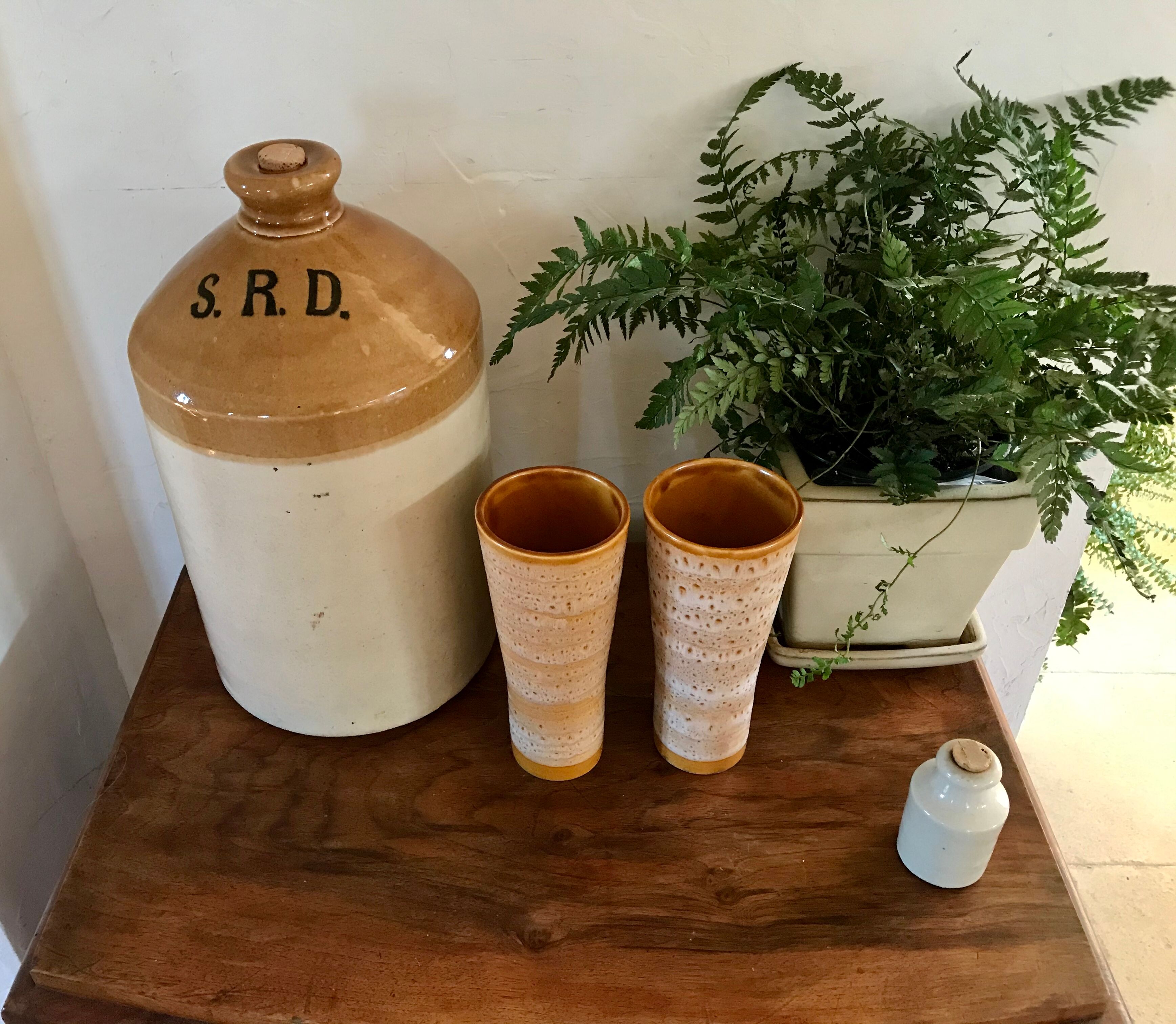 40s varnished sandstone canister