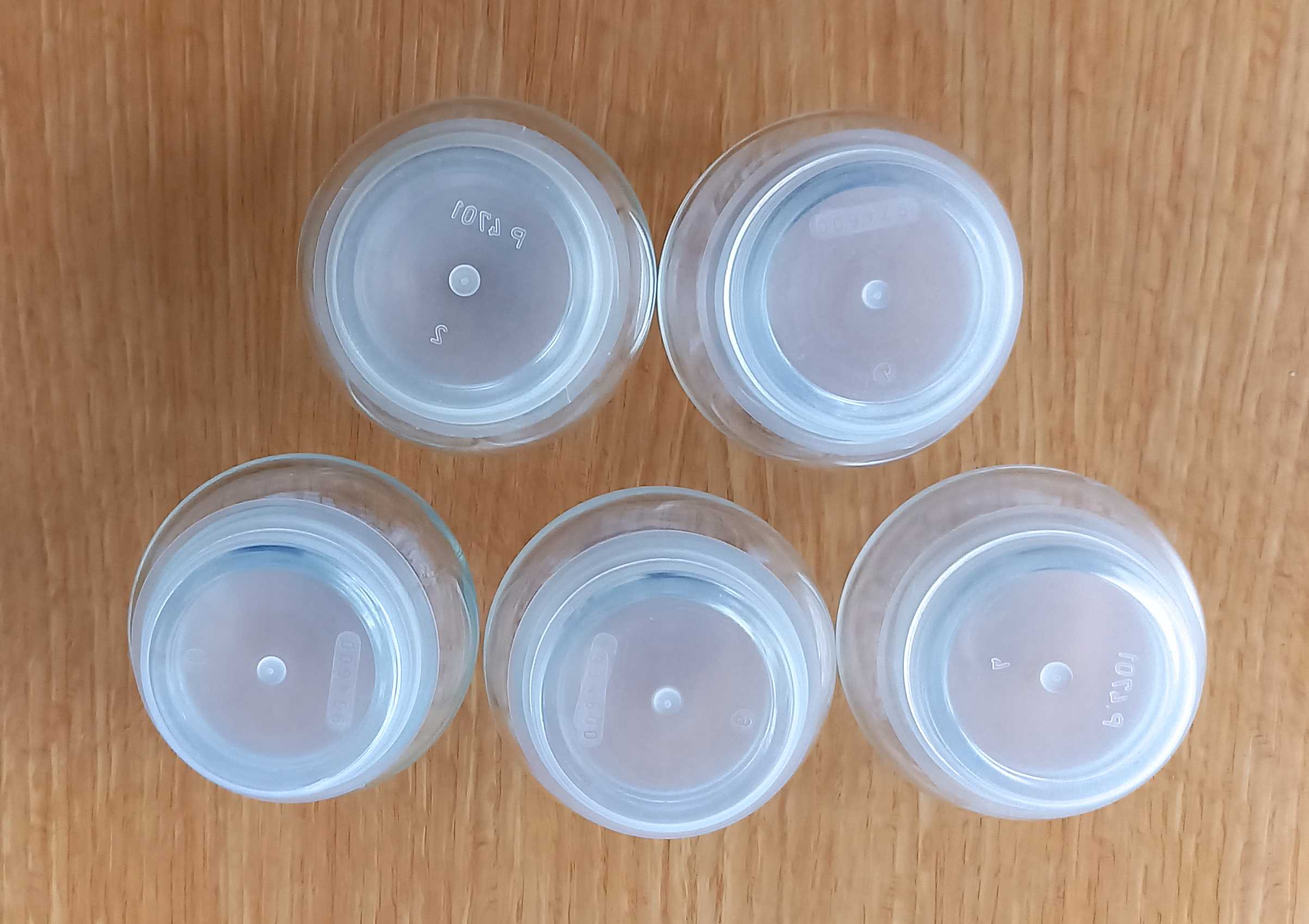 Lot de cinq pots d'apothicaire en verre transparent