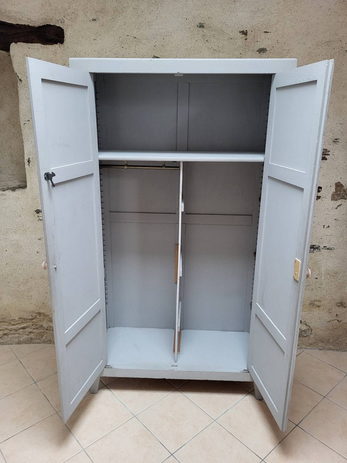 Armoire parisienne