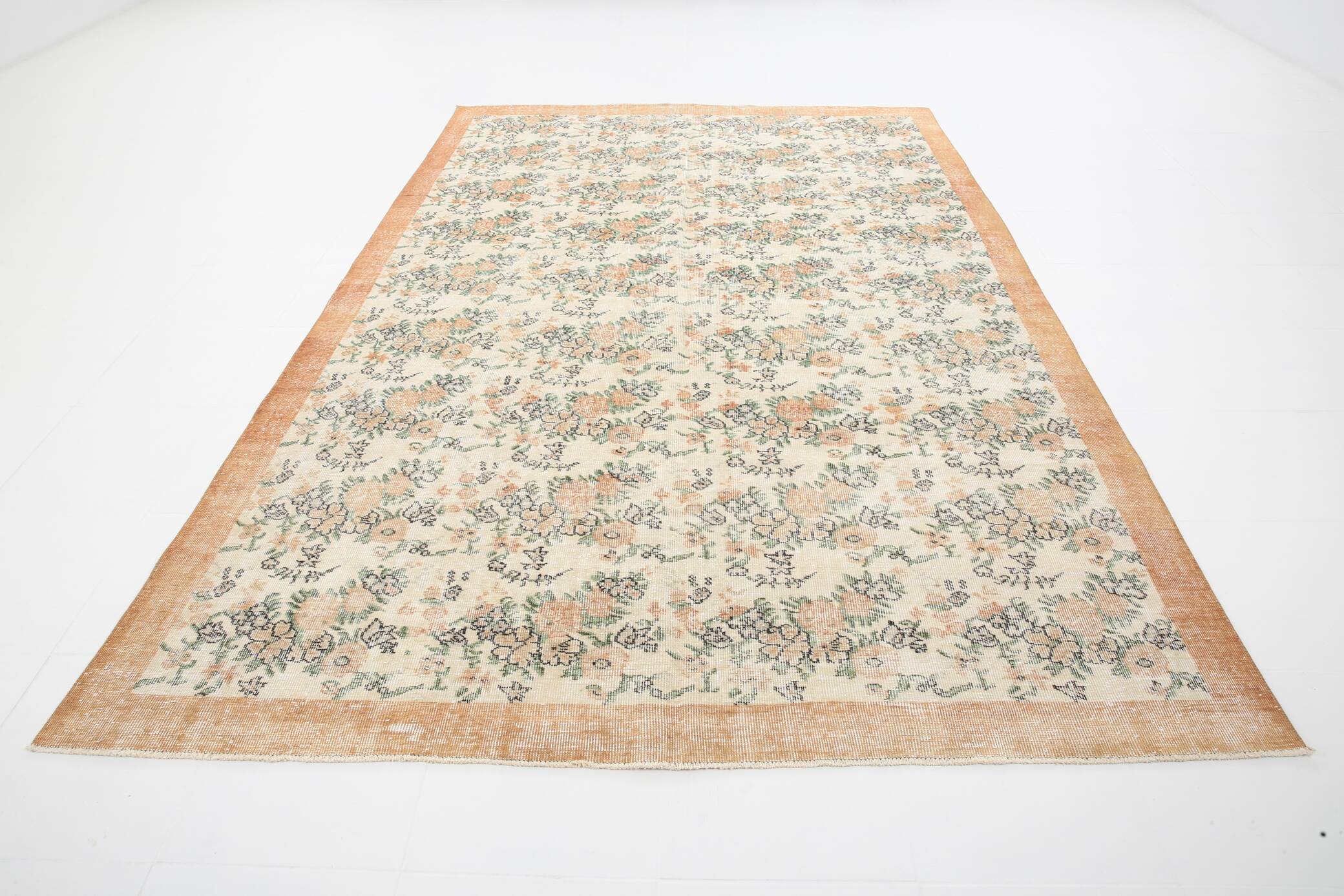 Tapis en laine et coton à décor floral