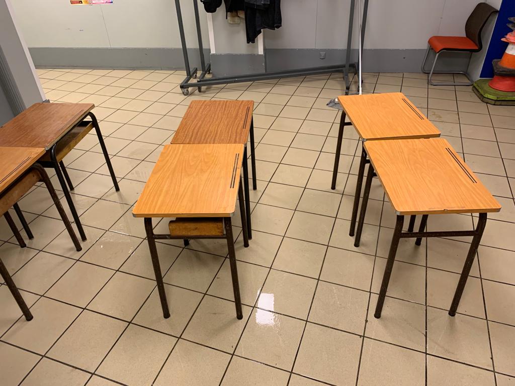 Lot de 6 tables d'écoliers