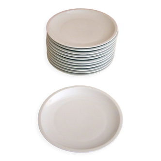 30 white porcelain plates - 15 flat plates and 15 dessert plates