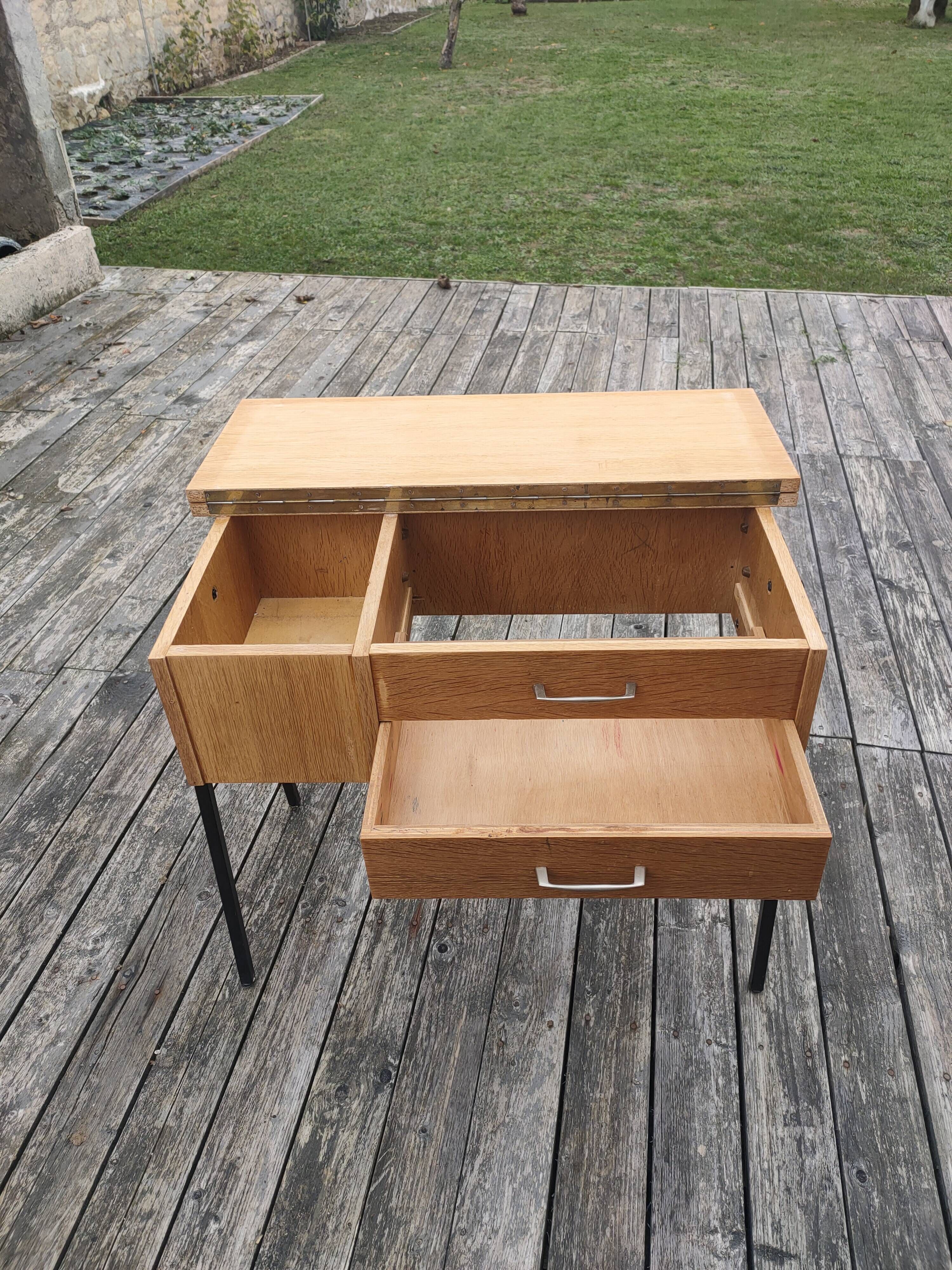 Travailleuse,table à couture