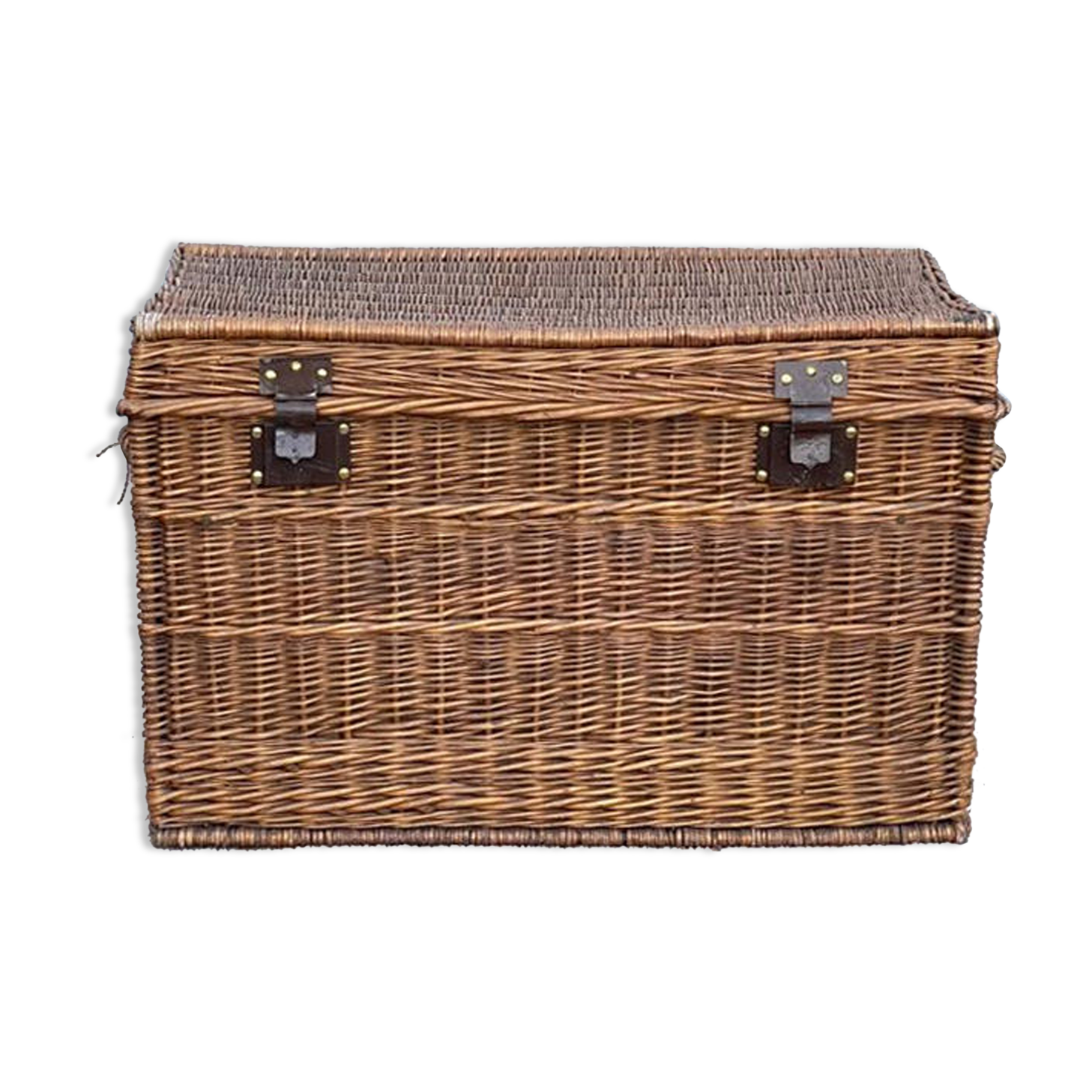Wicker trunk