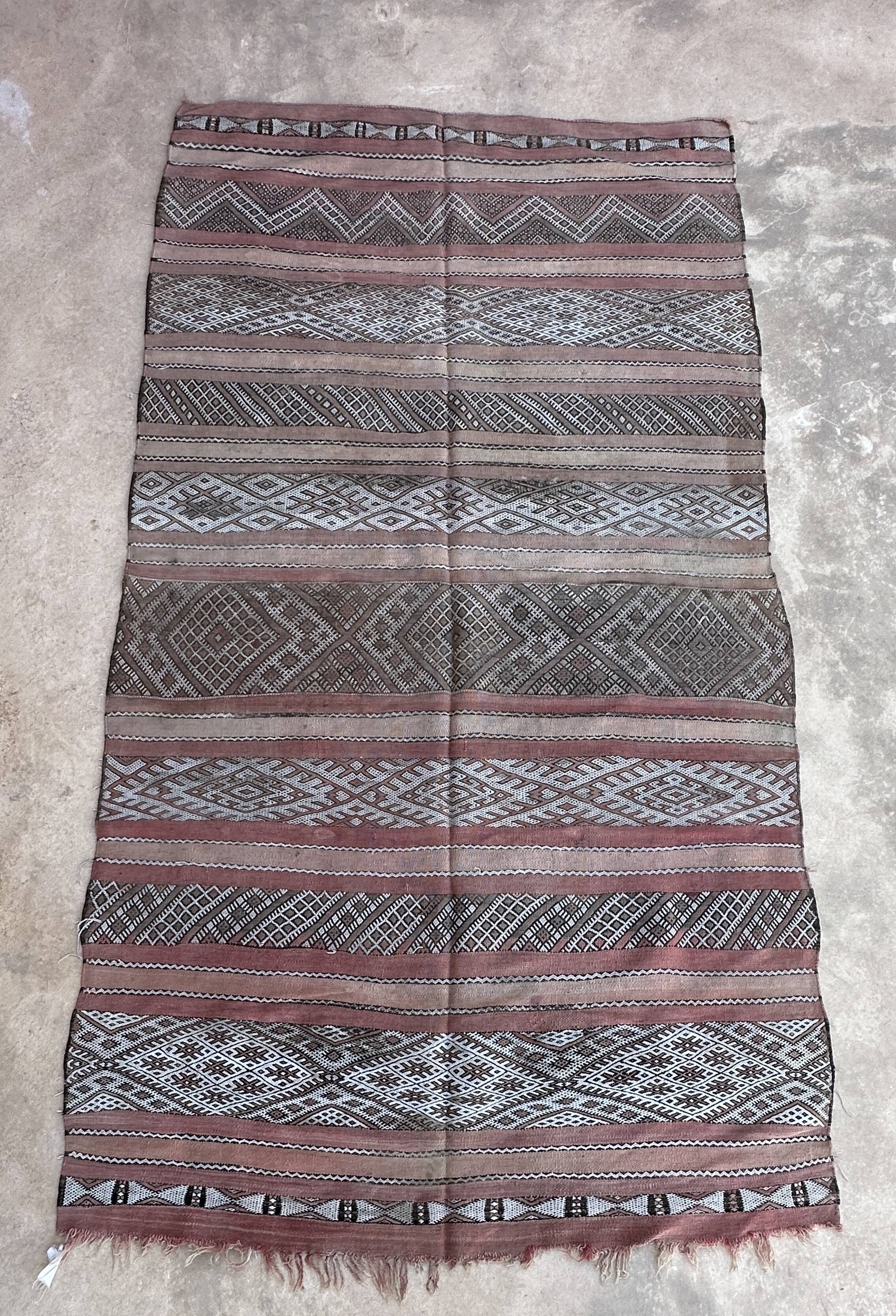 Moroccan pink carpet - 150 x 275 cm