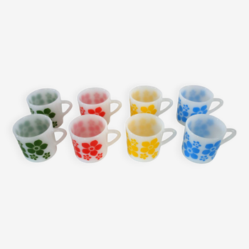 8 coffee cups with floral decoration Arcopal 1970s