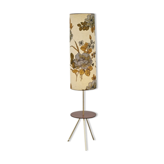 Tripod floor lamp