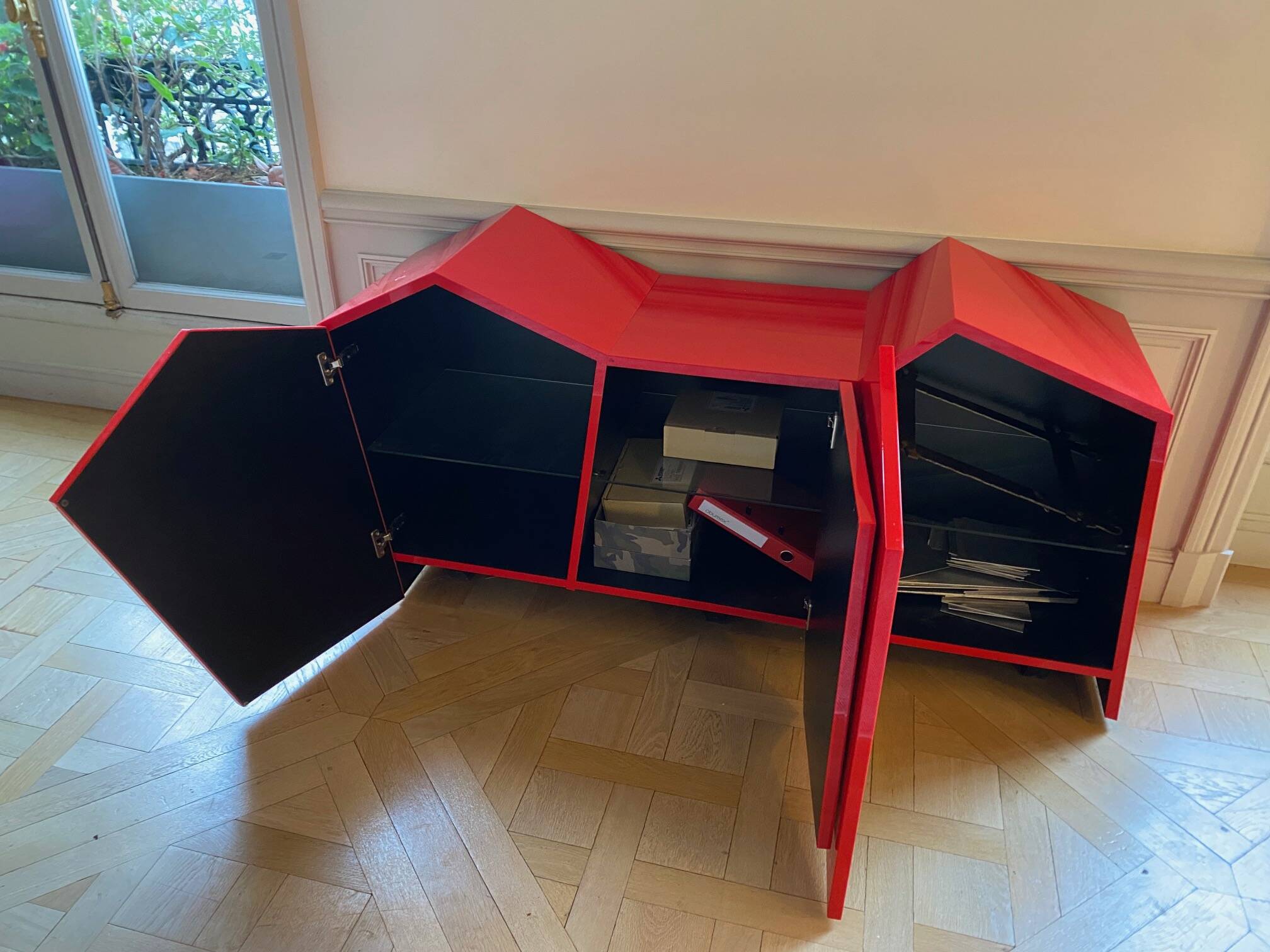 Commode Roche Bobois laquée rouge