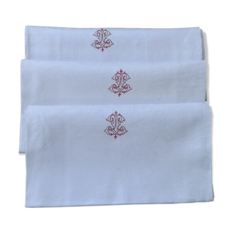 3 linen towels