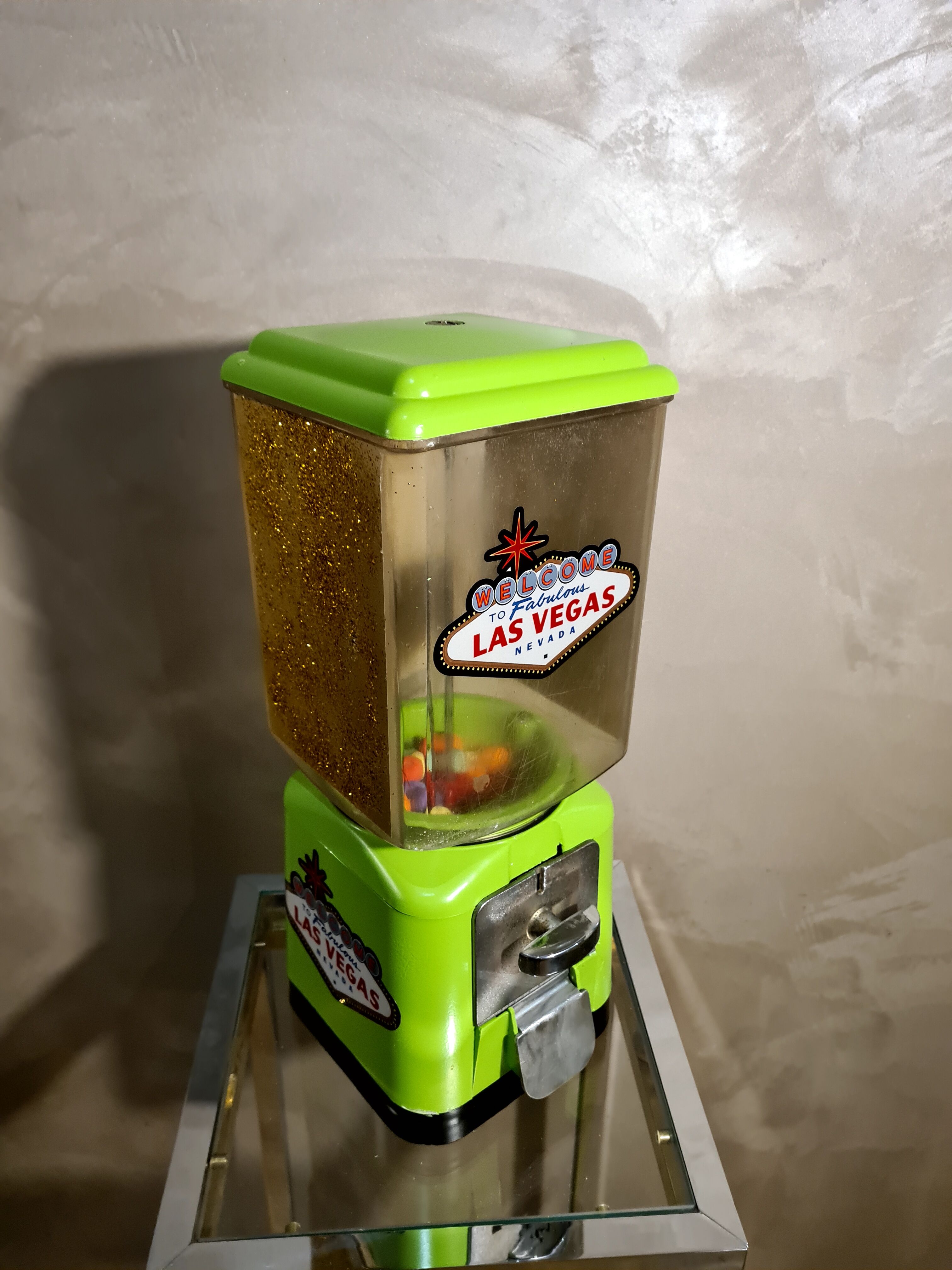 Distributeur de cacahuètes et de bonbons bistro vintage brabo belgium