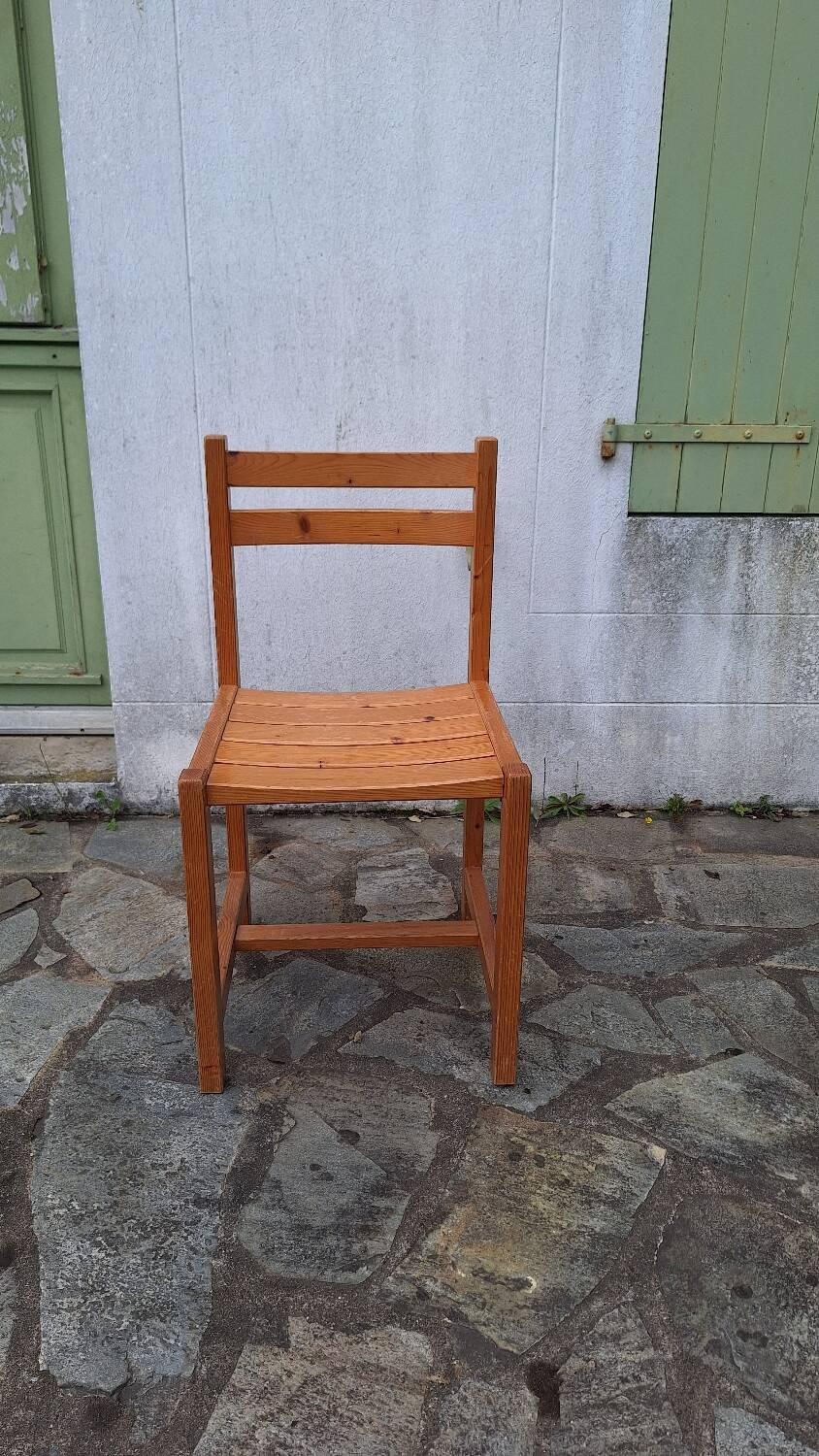 Set of 8 pine chairs