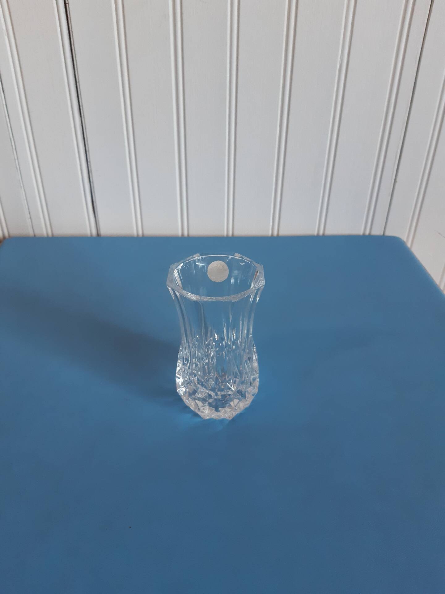 Small vintage Cristal d’Arques vase in cut glass – H. 13 cm