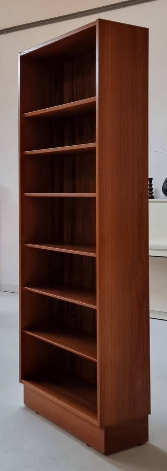 Bibliothèque du milieu du siècle
