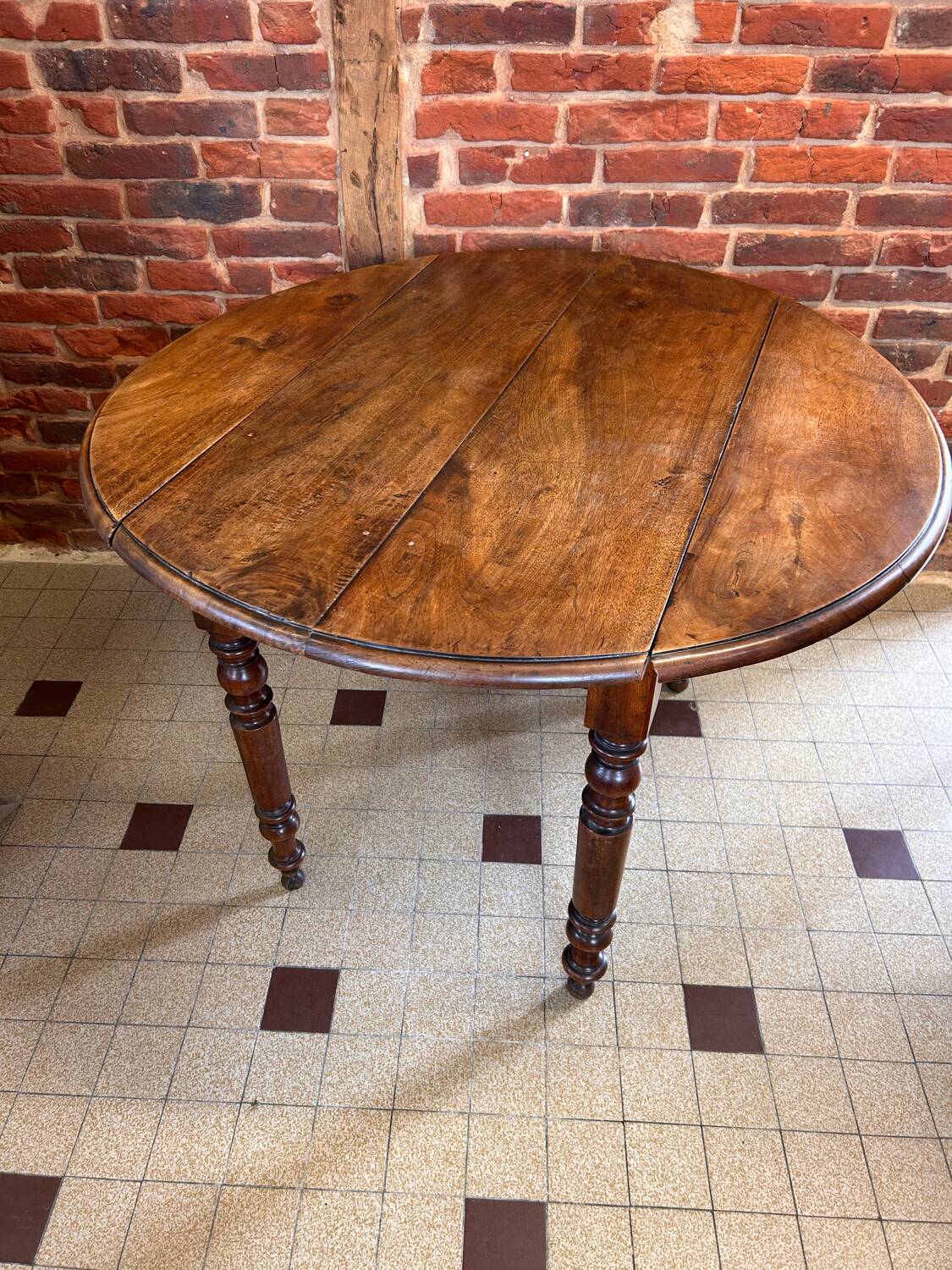 Jolie table ronde vintage