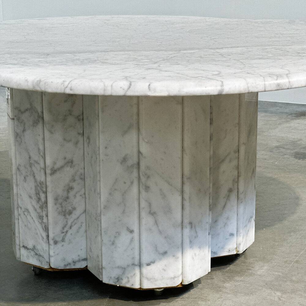 Italian postmodern scalloped Carrara marble coffee table, 1980s