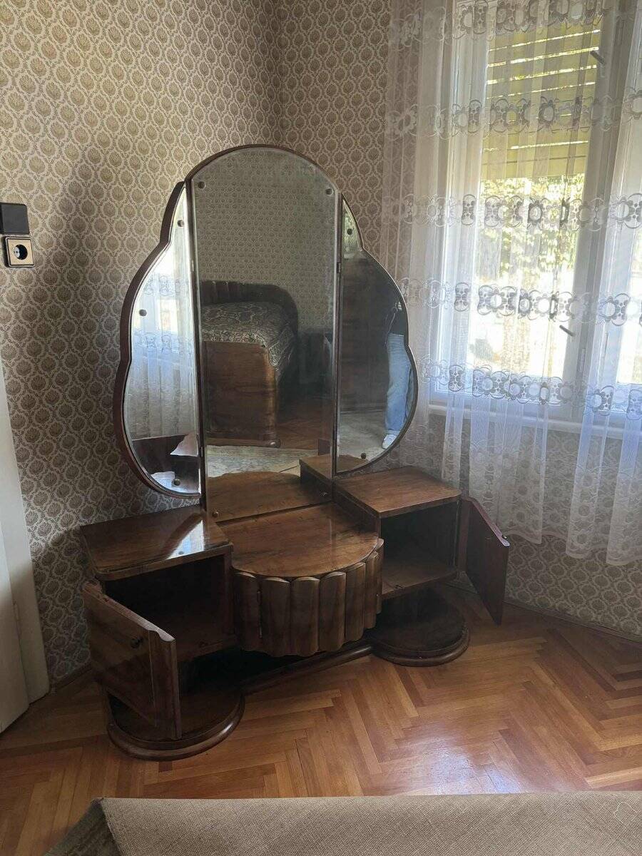 Coiffeuse Art Déco en noyer avec miroir triptyque, années 1930