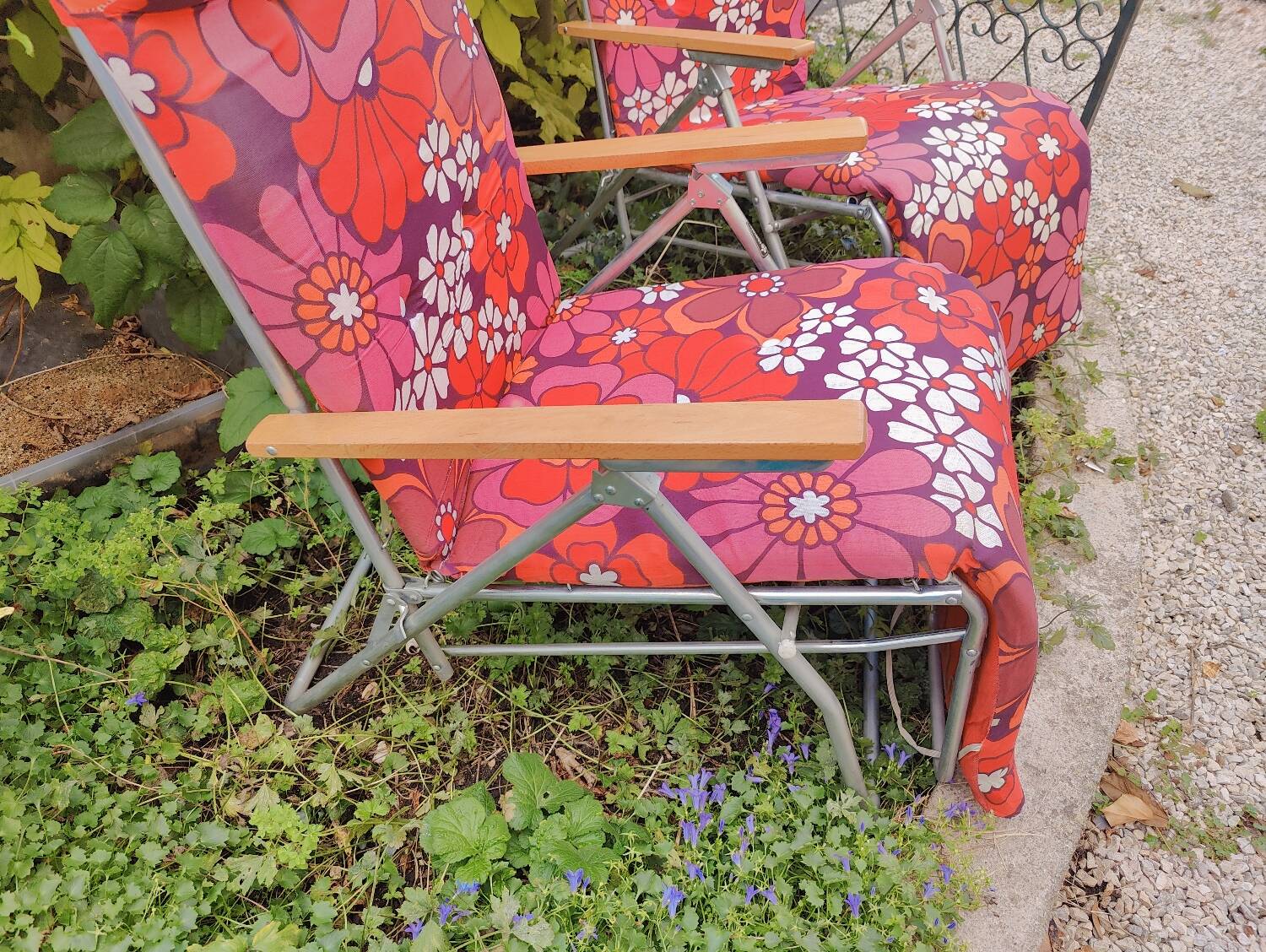 2 vintage floral deckchairs