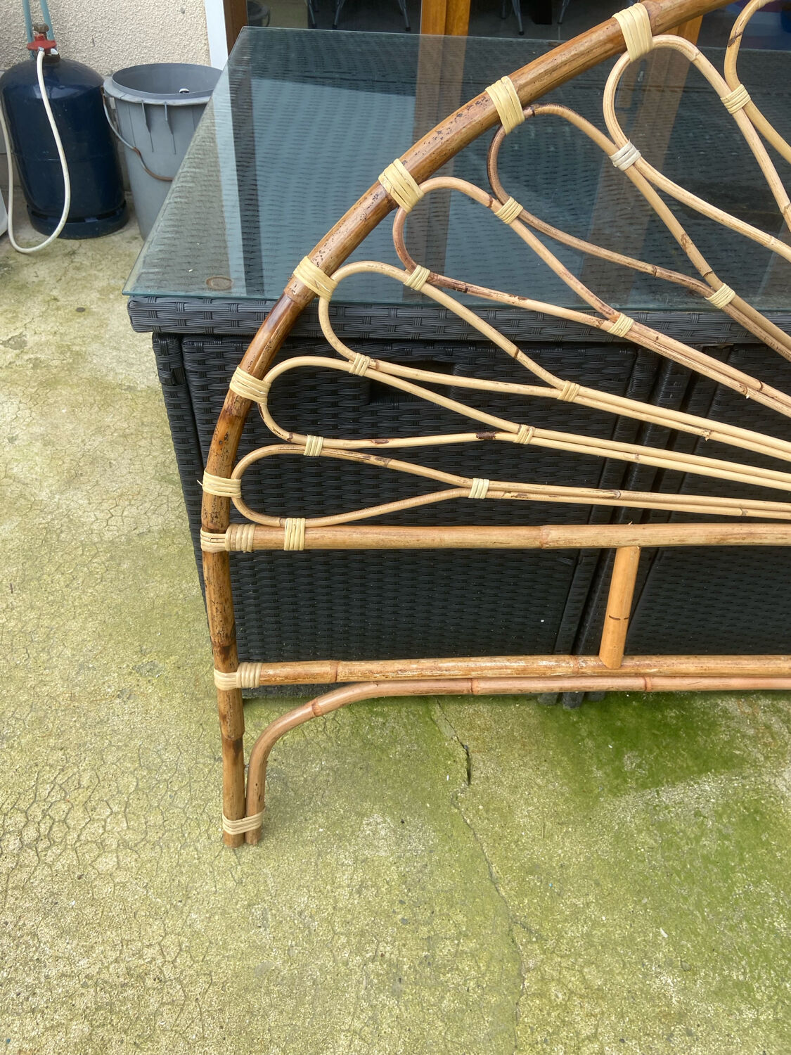 headboard in wicker and rattan