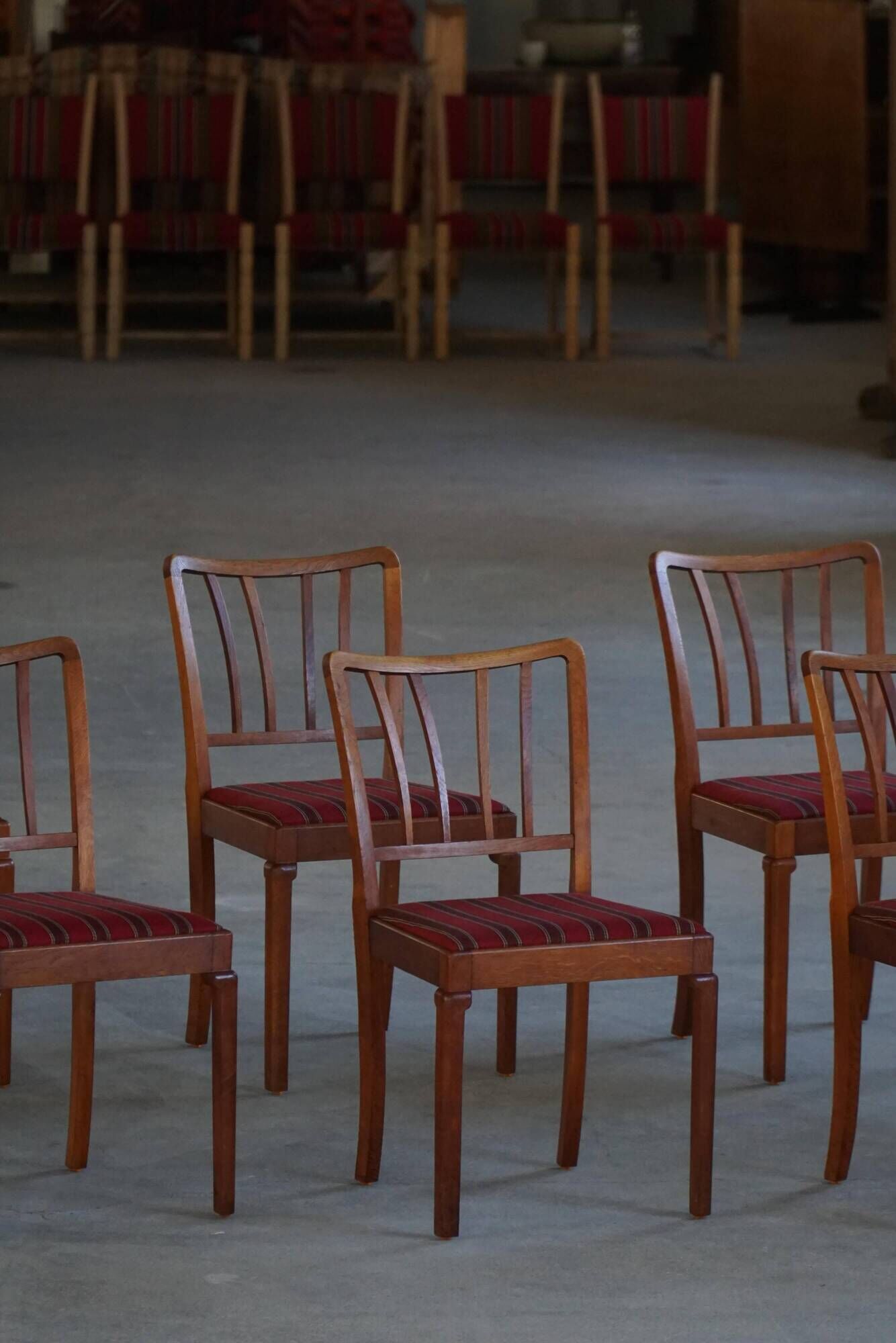 Set of 6 classic modern Danish dining chairs, in oak with upholstered seats, 1950s.