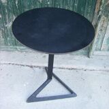 Design pedestal table