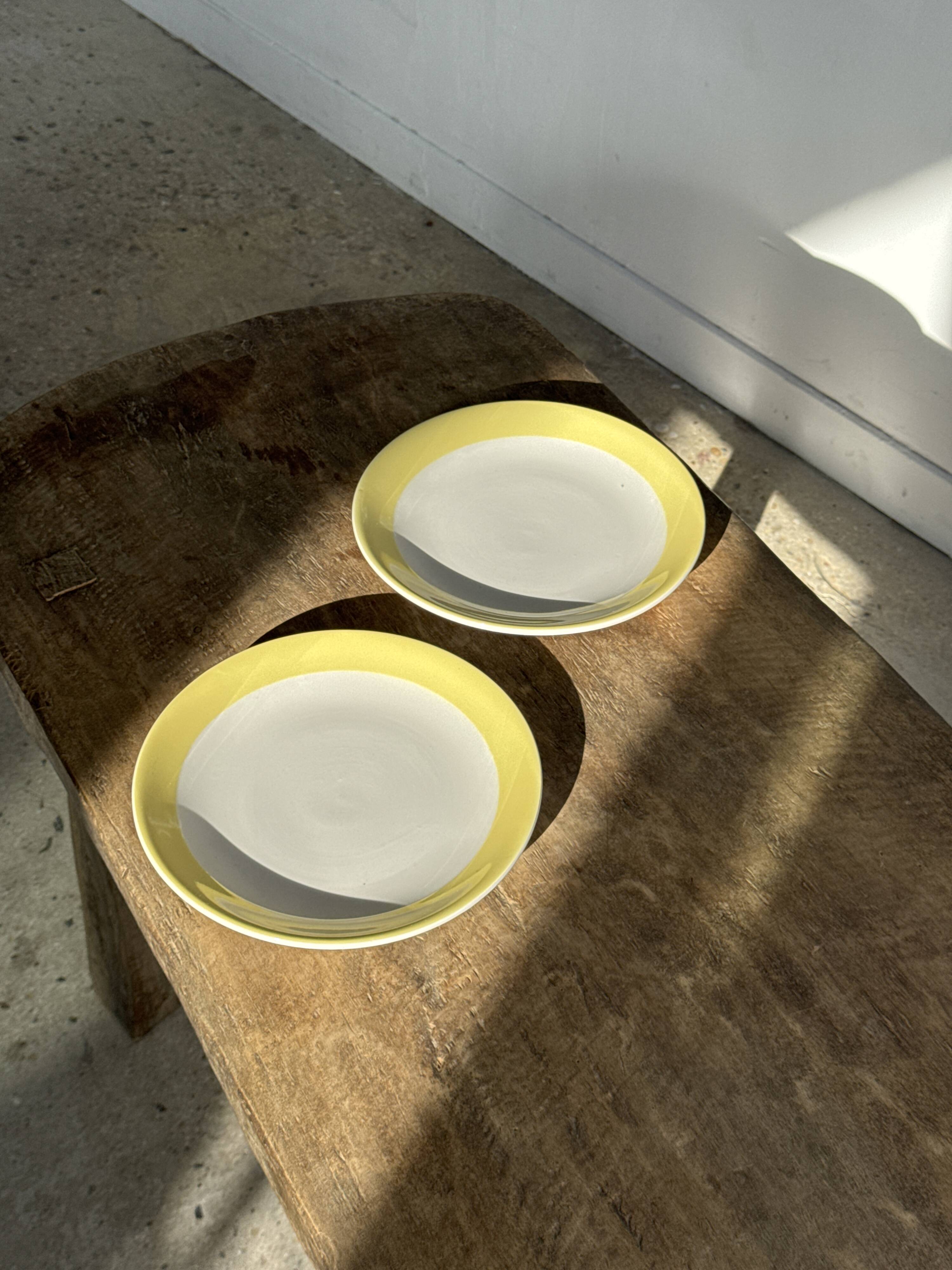 Set of 2 large plates with yellow rim, brand 12.