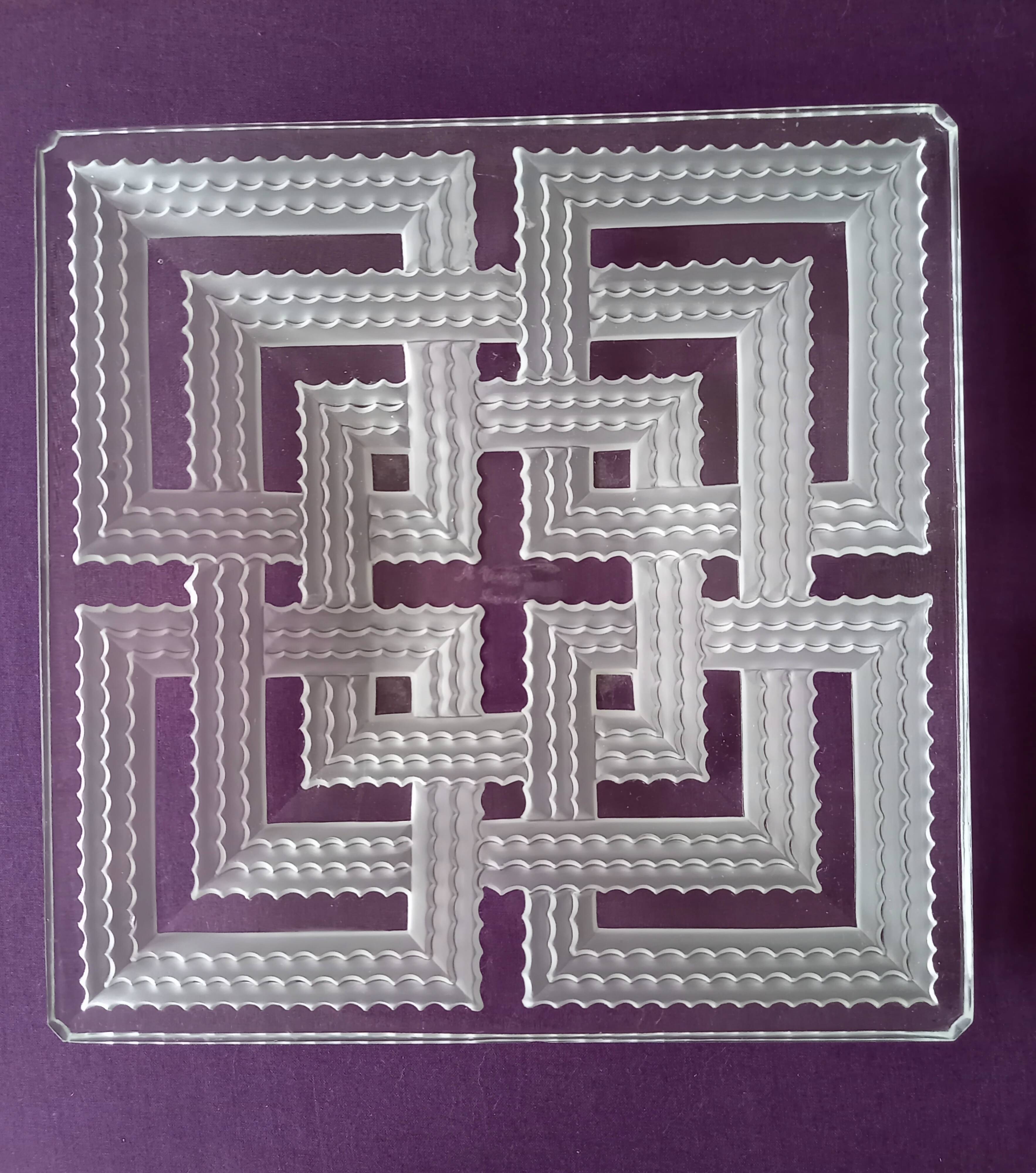 Plateau ou coupe  art  deco  signé  verlys