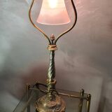 Lampe ancienne en bronze et verre opaque