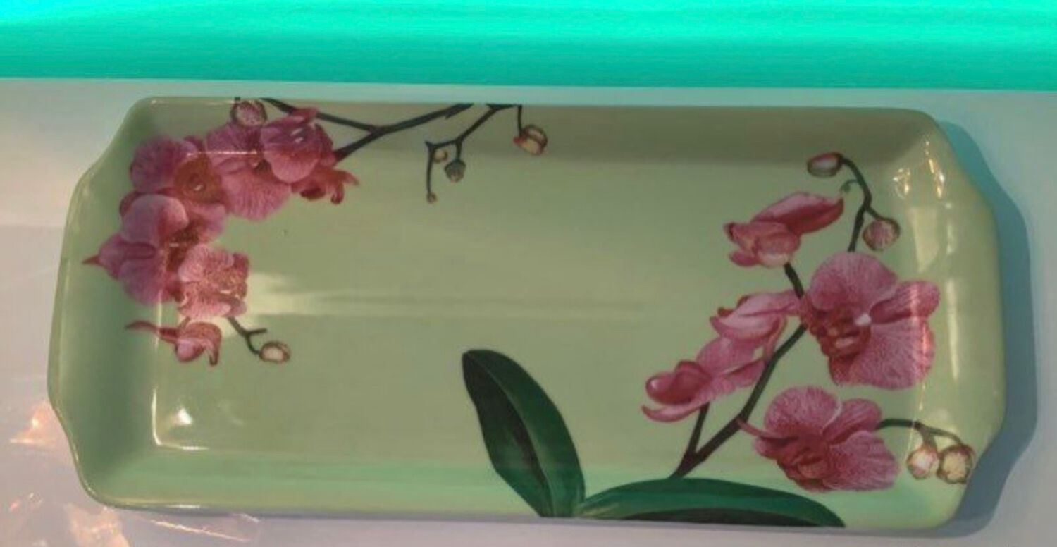 Cake dish with fuchsia orchids