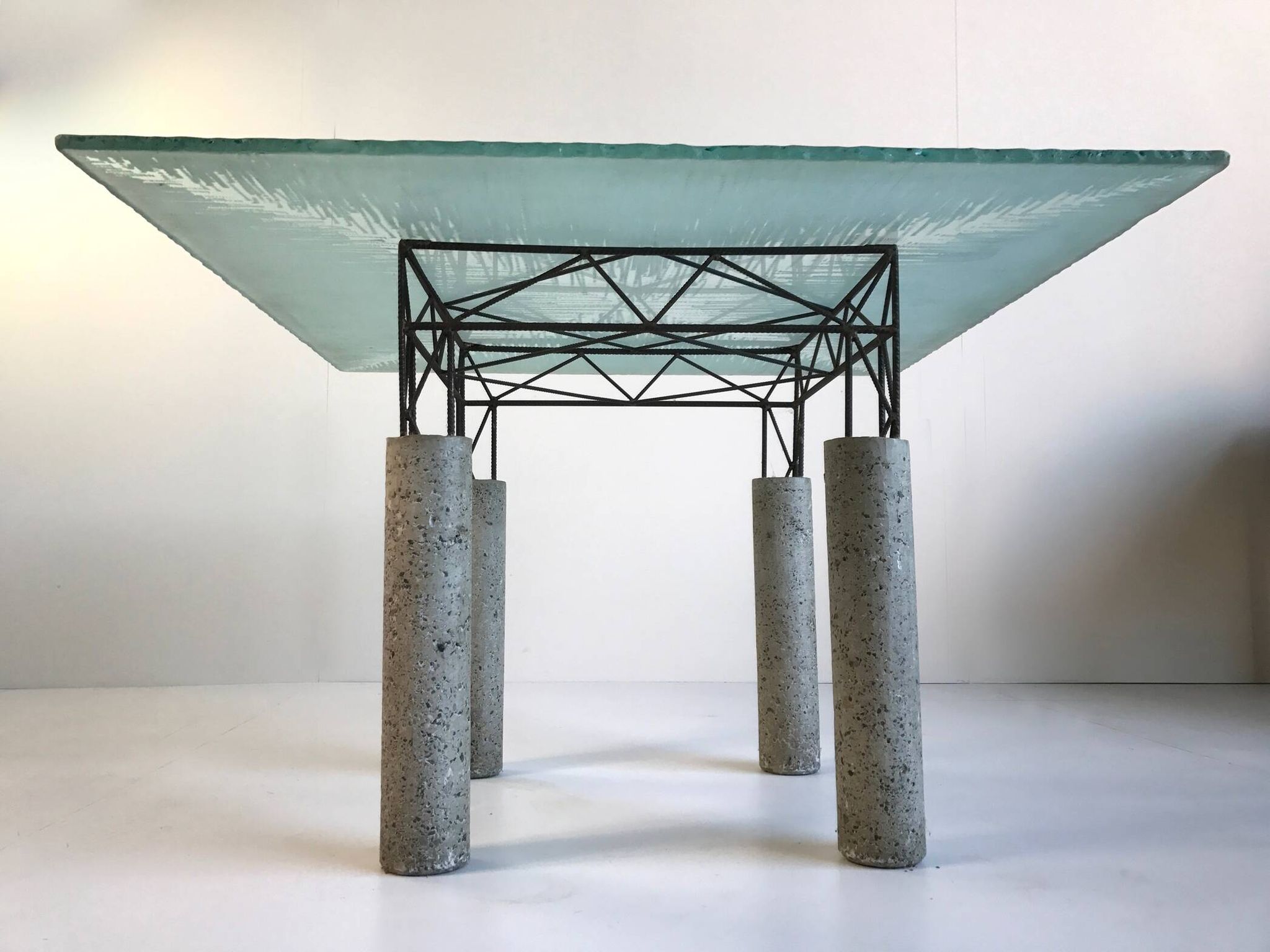 Table en béton et verre meulé, Italie 1980