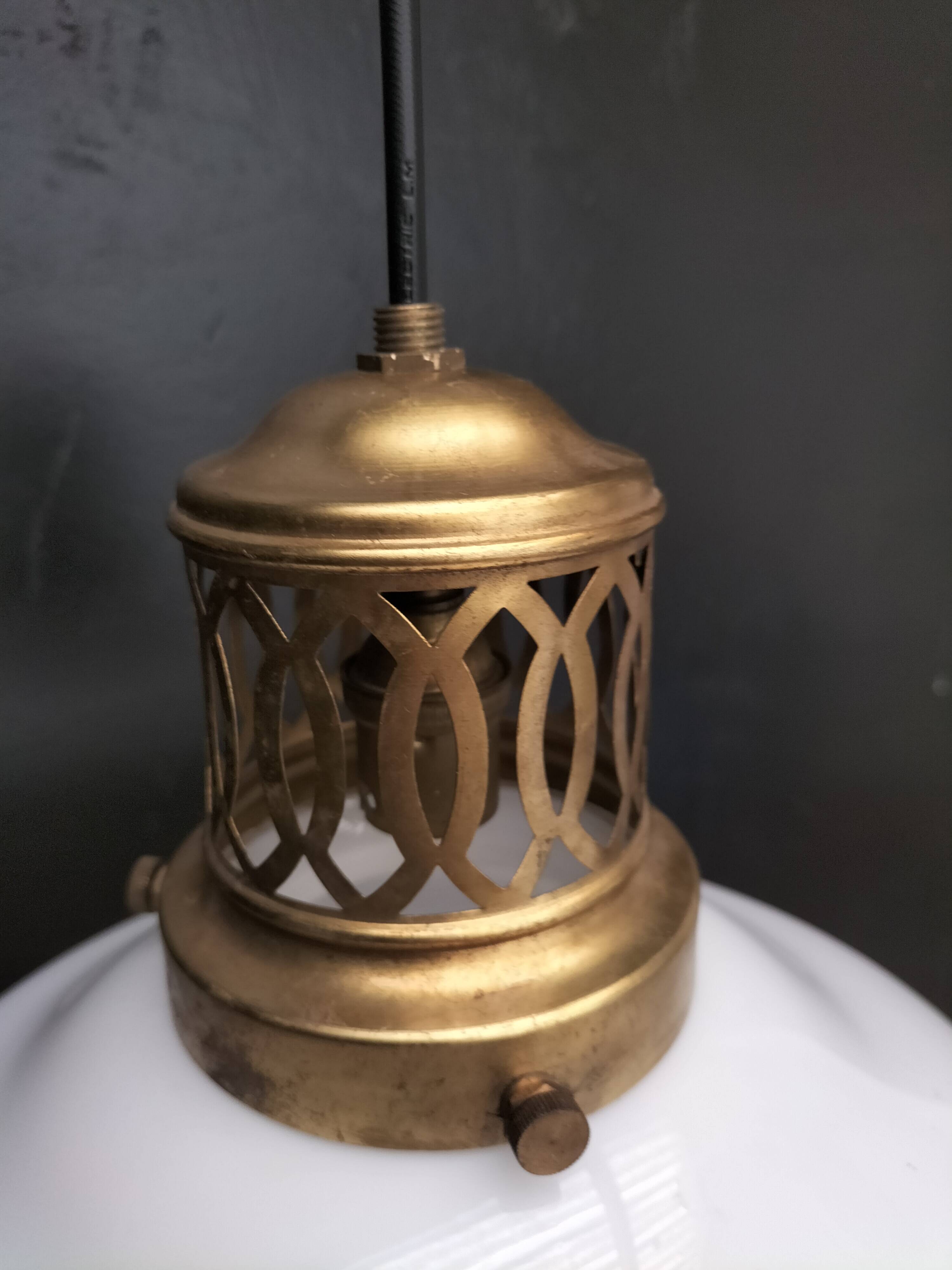 White opaline suspension