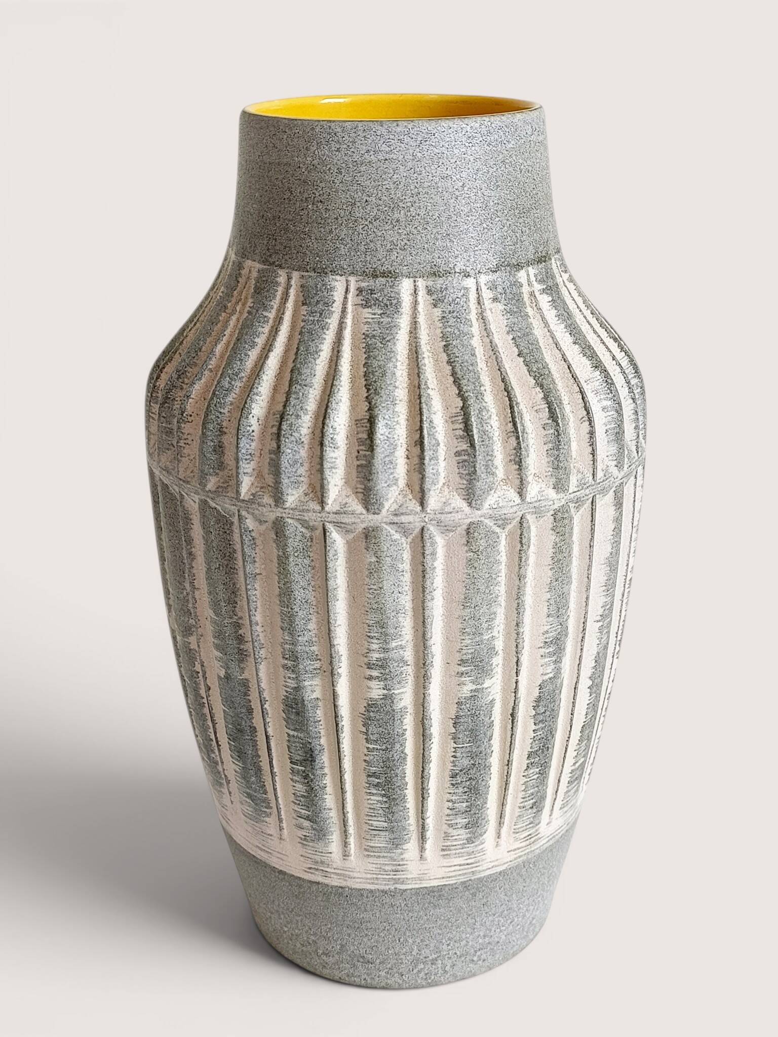 Vase en grès moderne du milieu du siècle allemand occidental par Bay Keramik, années 1950.