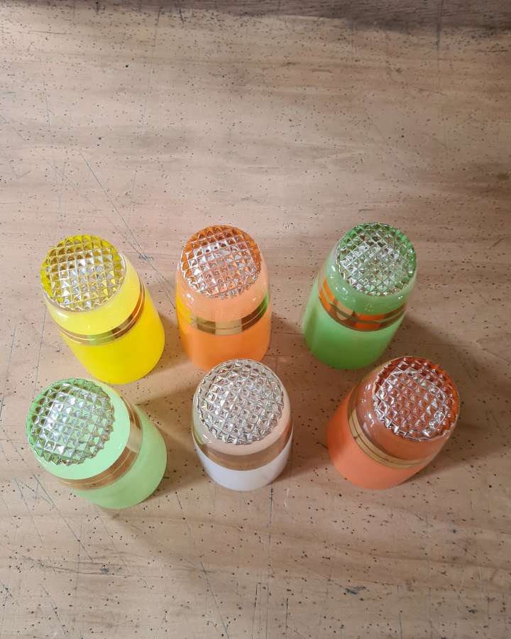 Service 6 glasses to orangeade 50s