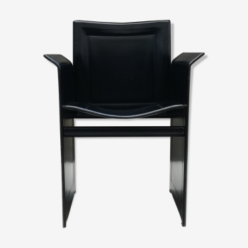 Fauteuil design italien en cuir noir Tito Agnoli