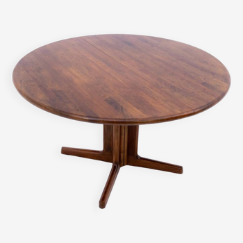 Walnut dining table, mid century modern, Denmark, 1960s.