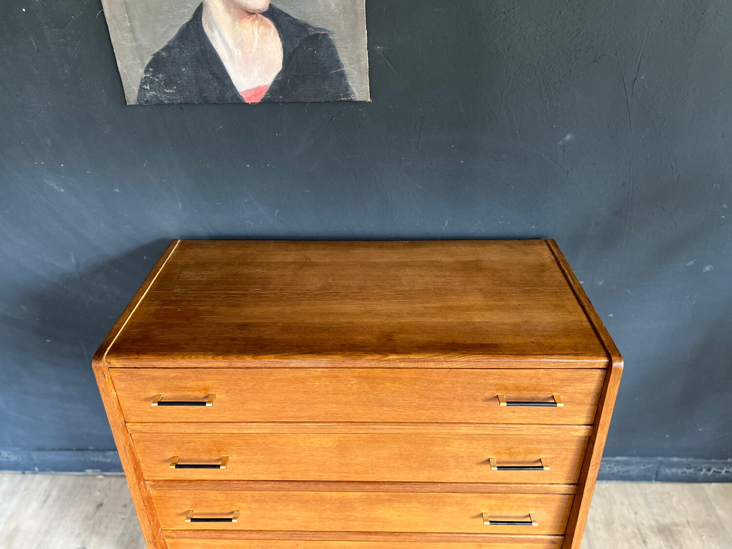 Vintage chest of drawers