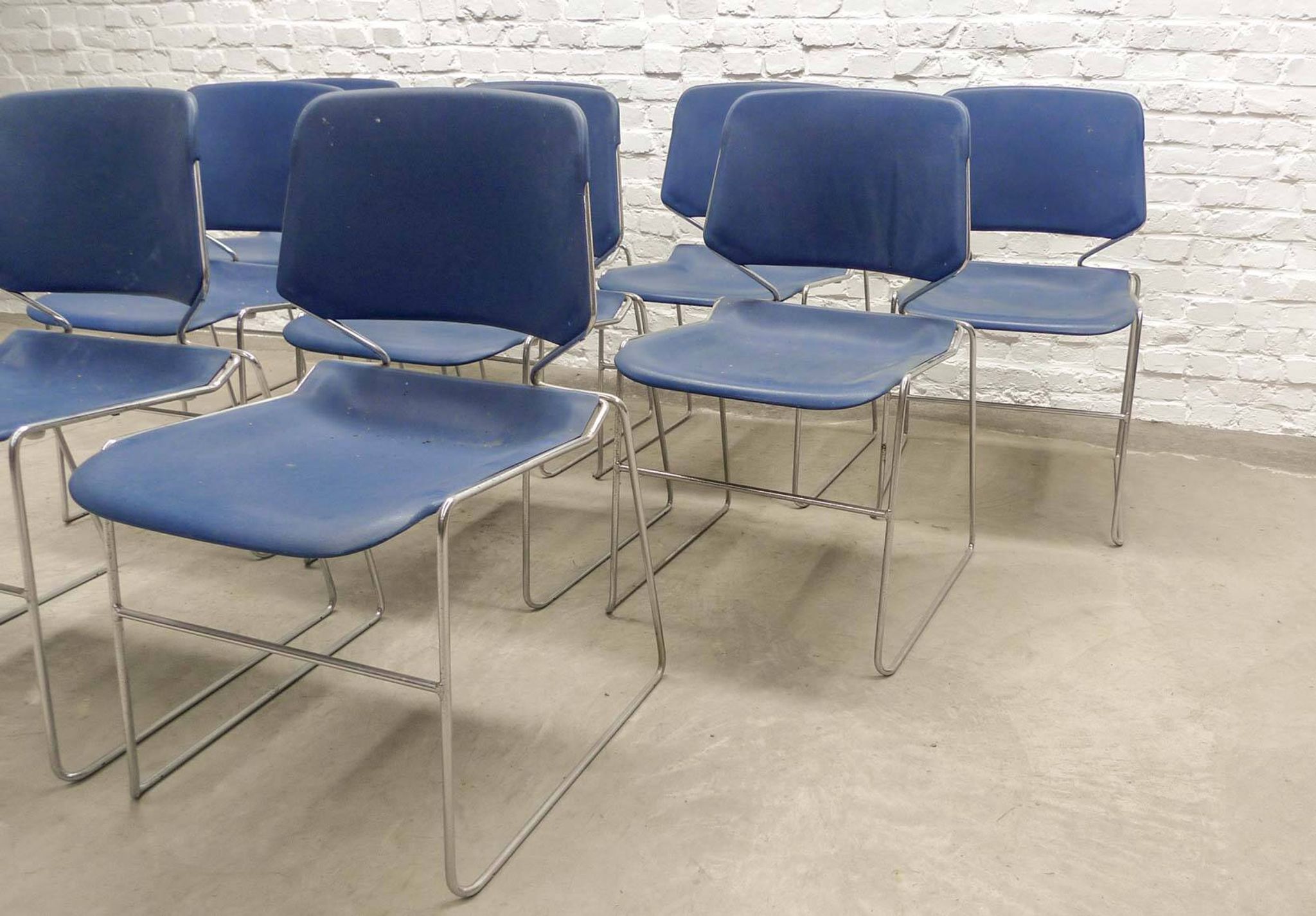 Chaises de salle à manger empilables minimalistes Matrix Krueger par Thomas Tolleson années 70